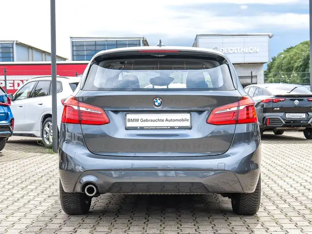 BMW 2 Series view 11