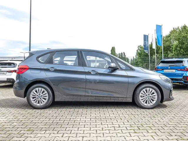 BMW 2 Series view 10