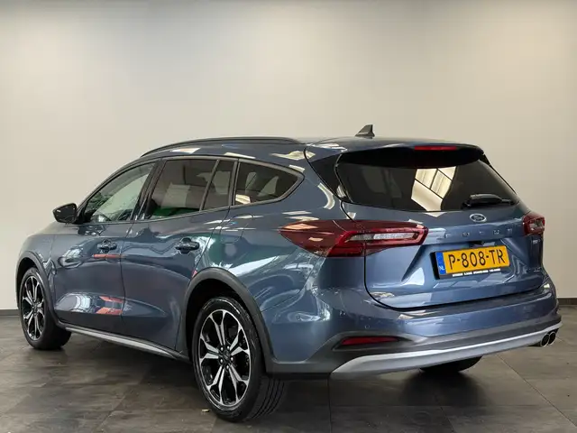 Ford Focus view 3