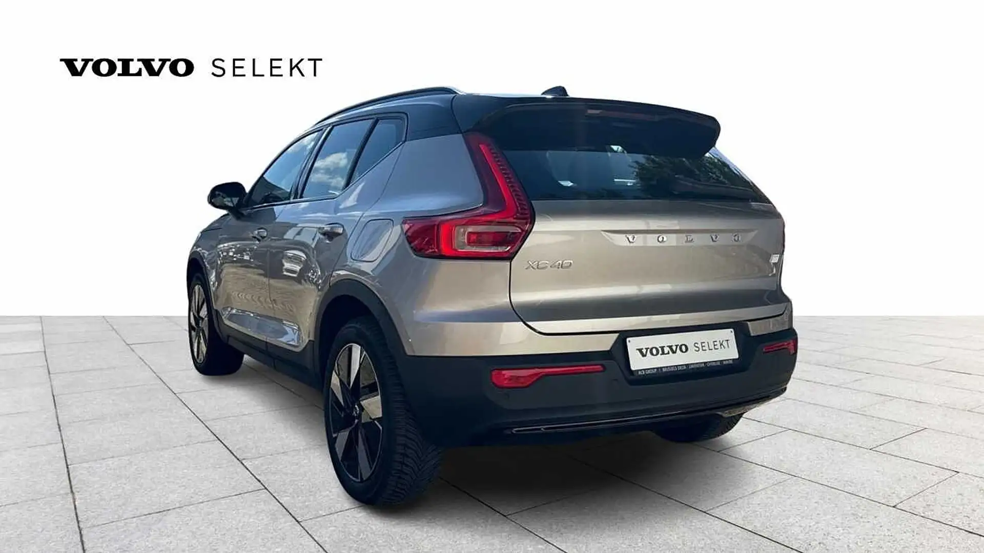 Volvo XC40 Recharge Core, P6 Single Motor Extended Range, El Grijs - 2