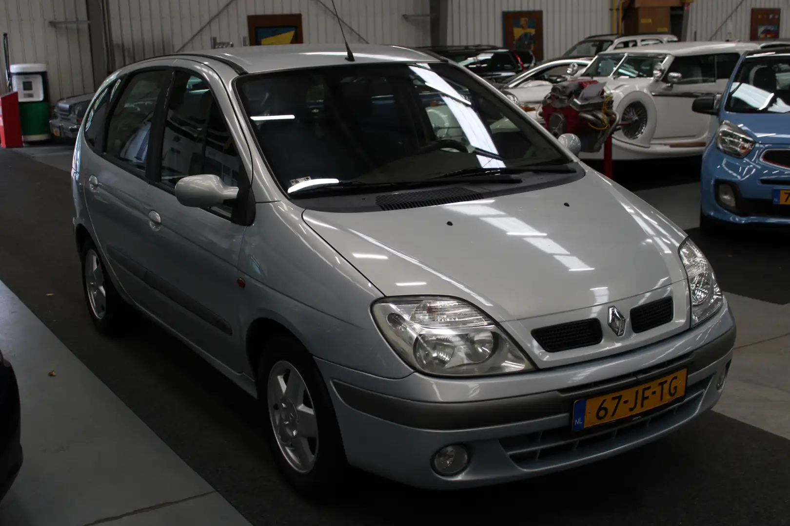 Renault Scenic 2.0-16V Expression Airco, NAP, Stuurbekrachtiging, Grijs - 2