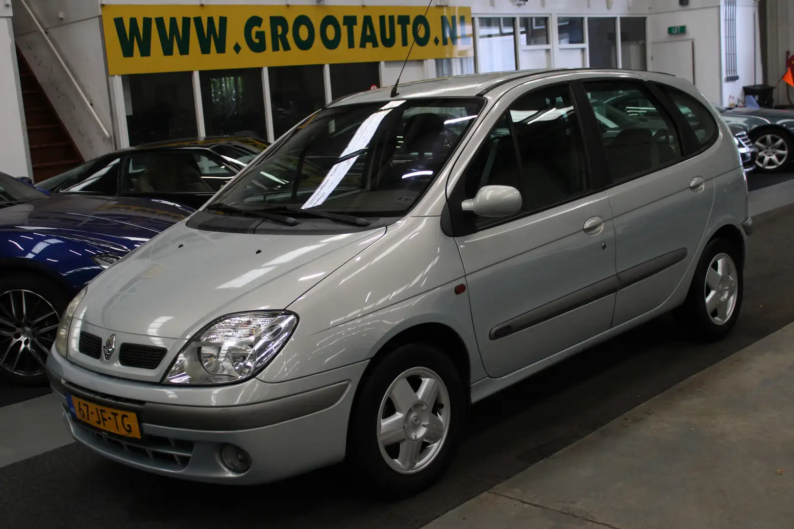 Renault Scenic 2.0-16V Expression Airco, NAP, Stuurbekrachtiging, Grijs - 1