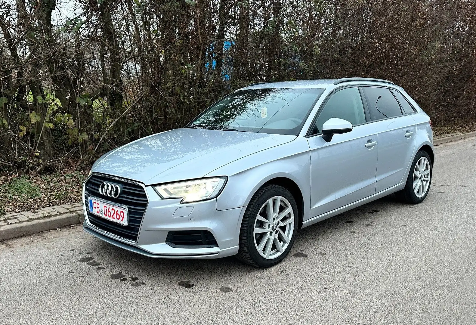 Audi A3 Sportback 30 TFSI*Automatik* Argento - 2