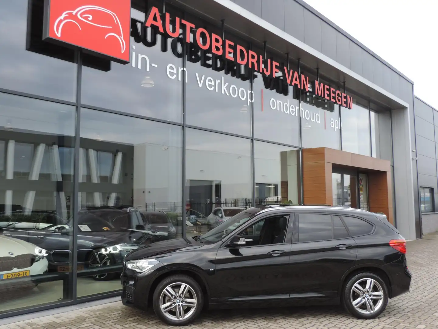 BMW X1 SDrive18i High Executive M-sport 74.000km | Panora Zwart - 2