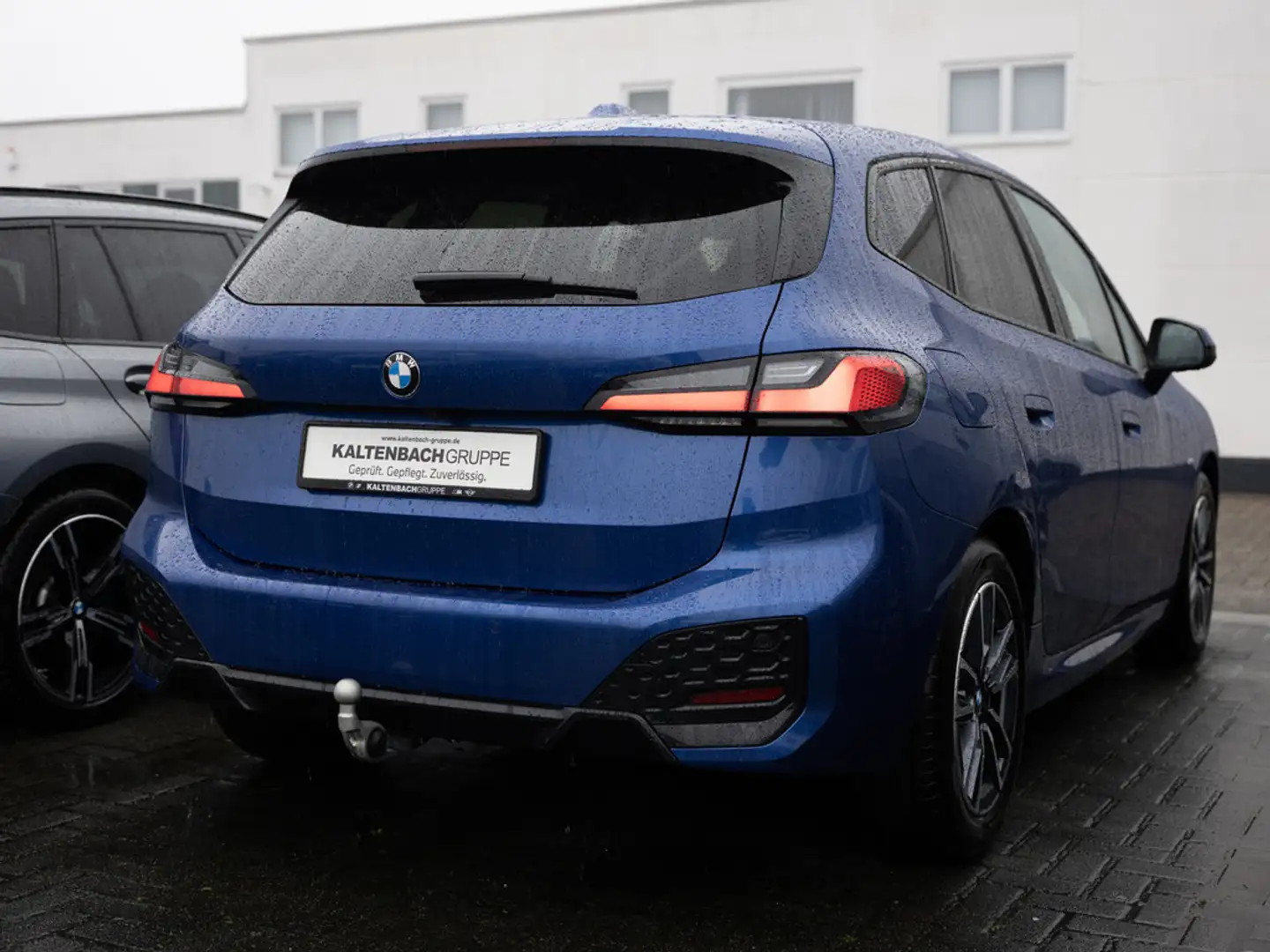 BMW 218 i Active Tourer M-Sport AHK NAVI H/K LED Blau - 2