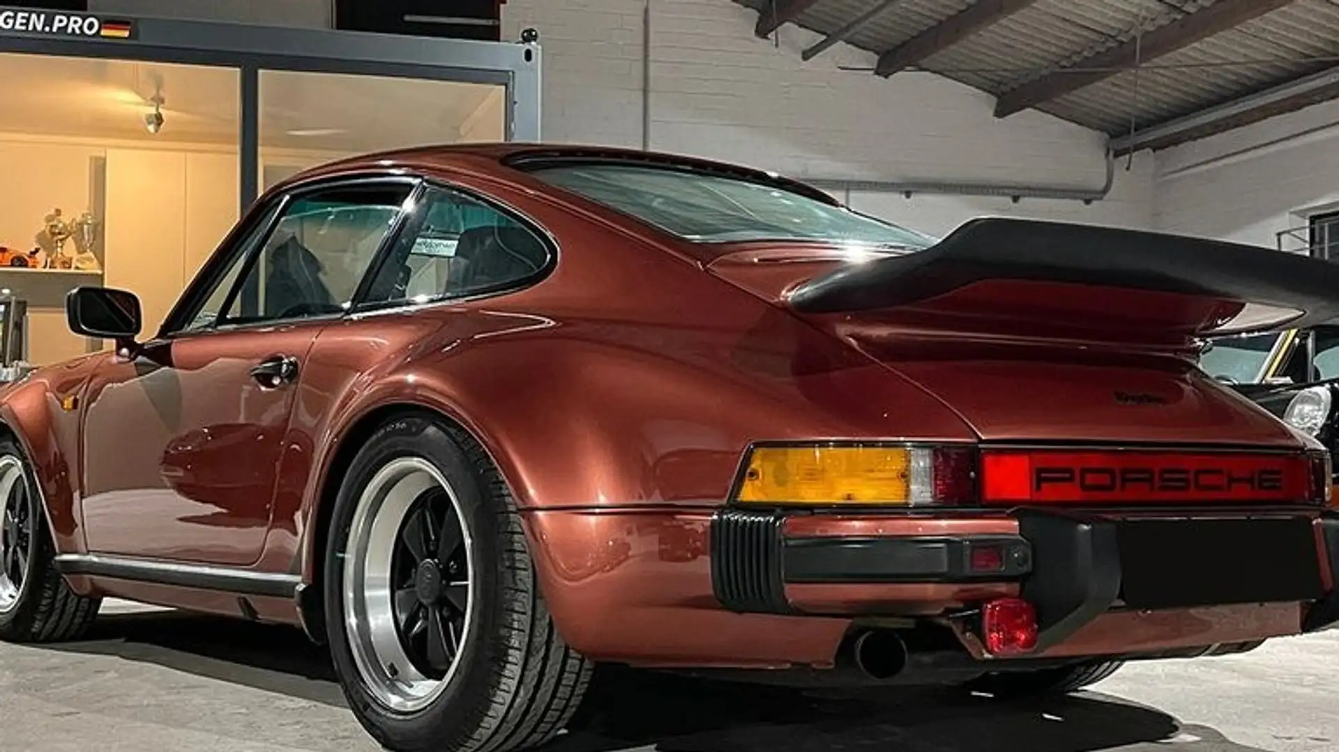 Porsche 911 Turbo 3.0 smeđa - 1