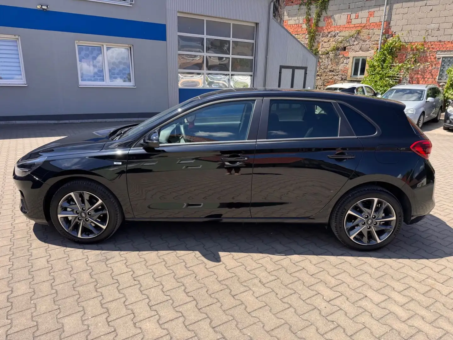 Hyundai i30 Advantage Mild-Hybrid Noir - 2