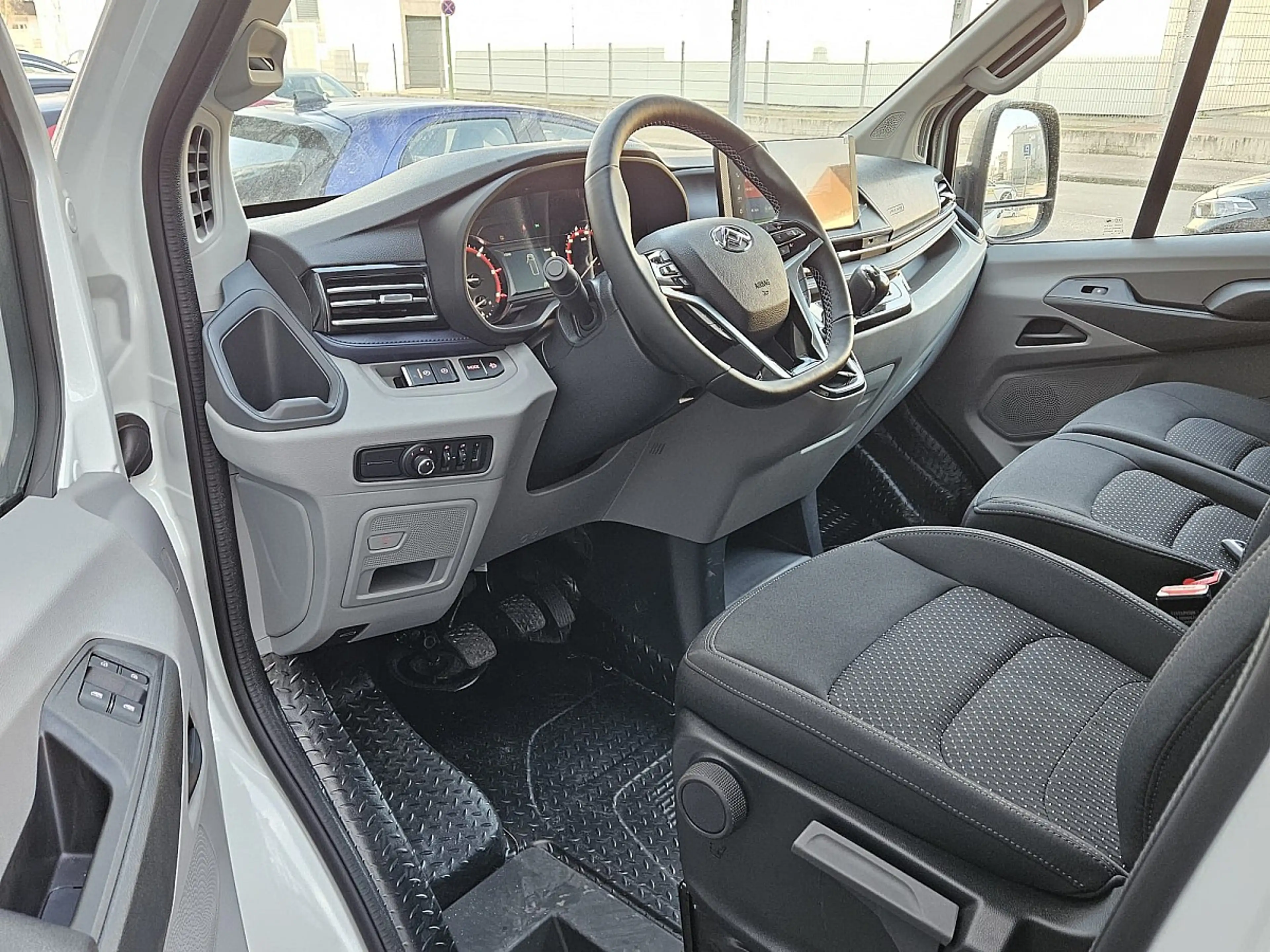 Maxus Deliver 9 Deliver 9 Kasten 2.0 D L3H2 FWD — photo 9