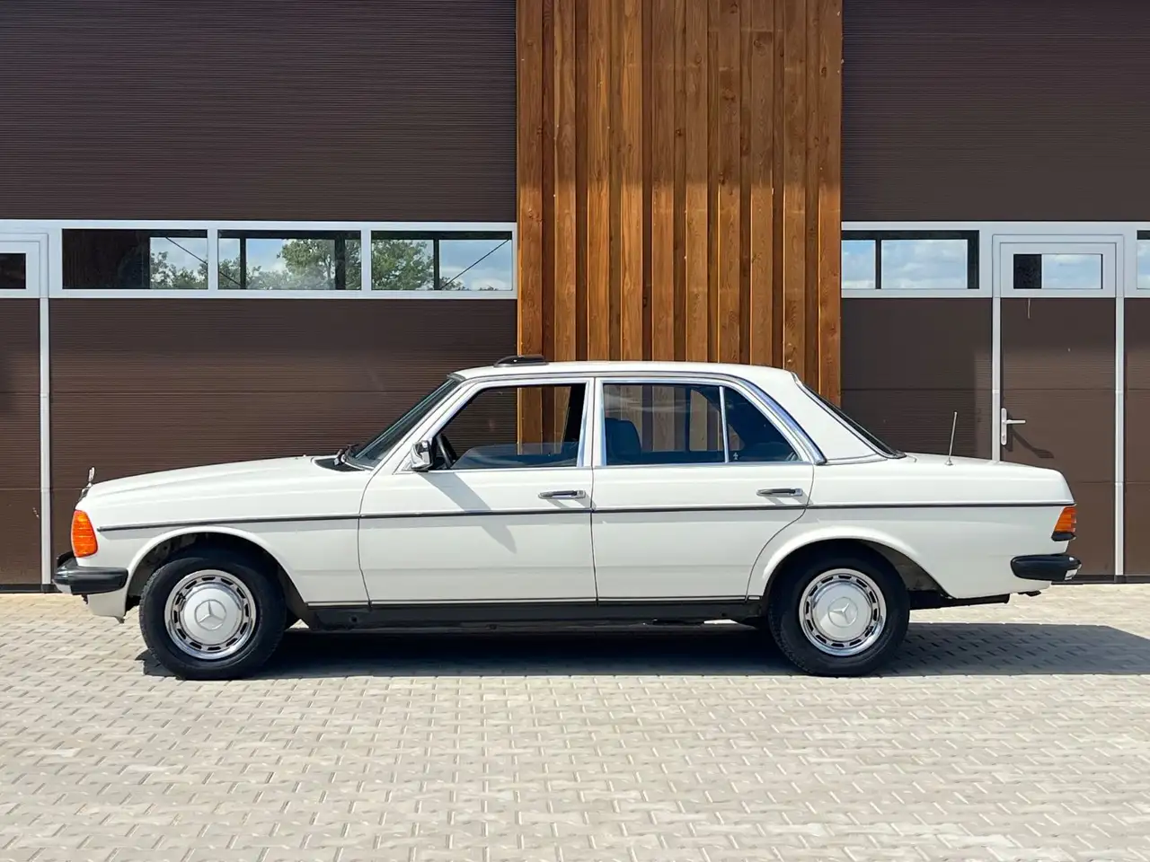 Mercedes-Benz 230 W123 2. Hand, nur 43.000 Km!!!, foto 2