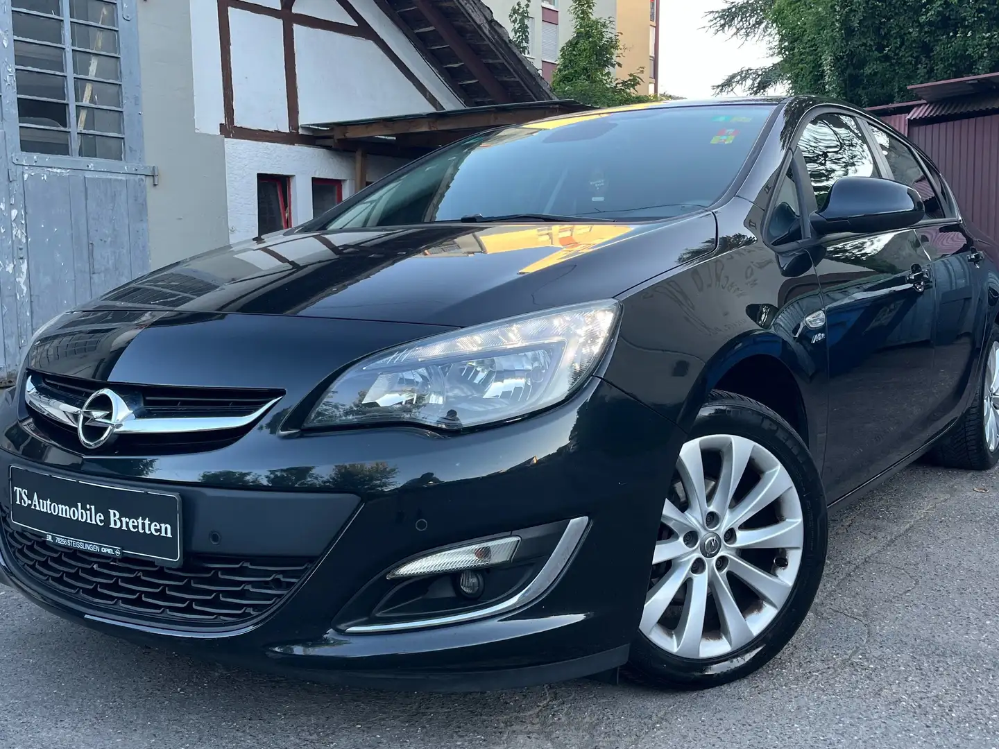 Opel Astra J Lim. 5-trg. 2.Hand,Klima,PDC,TÜV..... Schwarz - 1