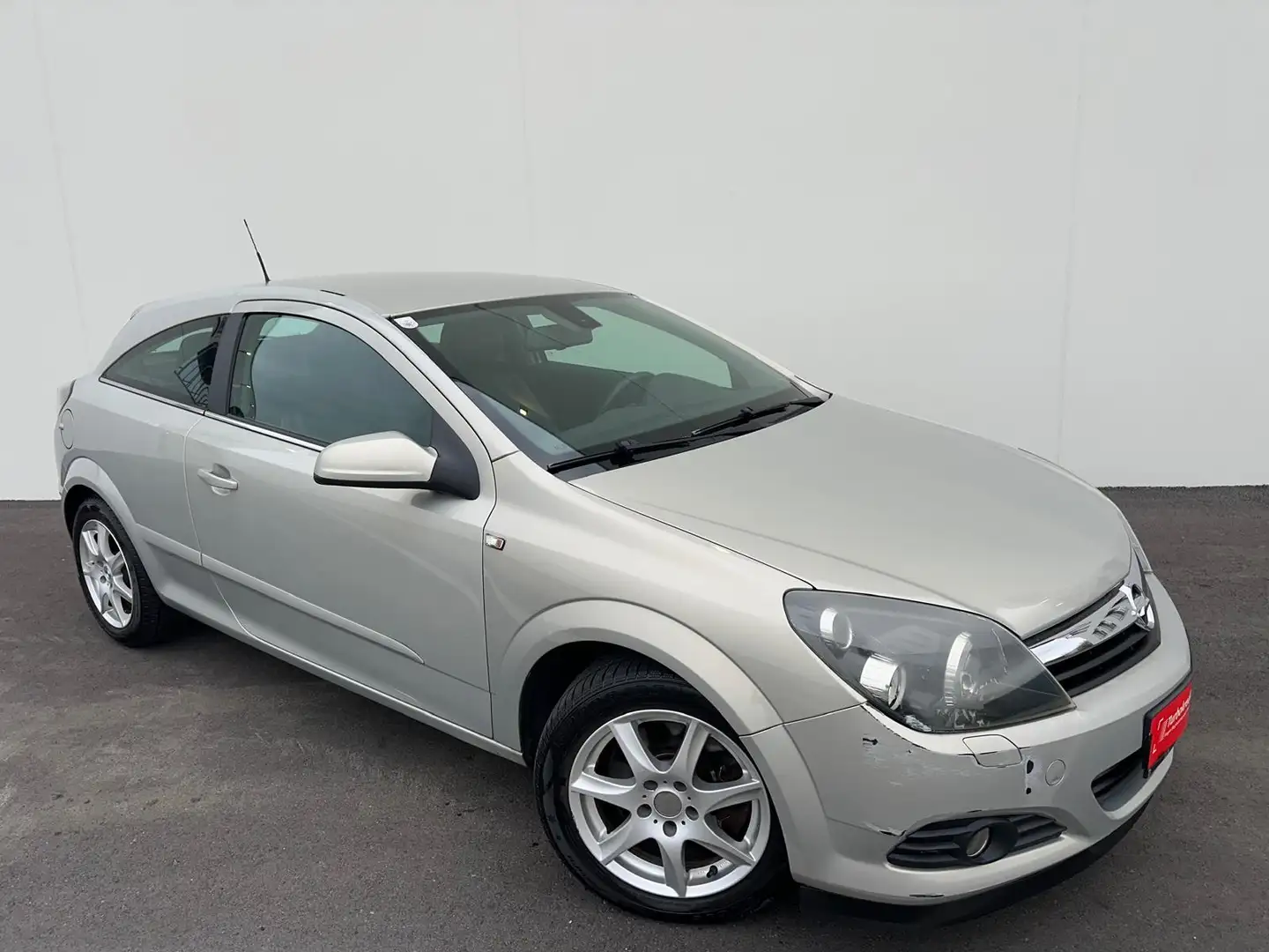 Opel Astra GTC Sport 1.9CDTI // NAVI // XENON // T.LEDER // Beige - 2