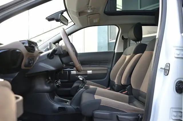 Citroen C4 Cactus view 6