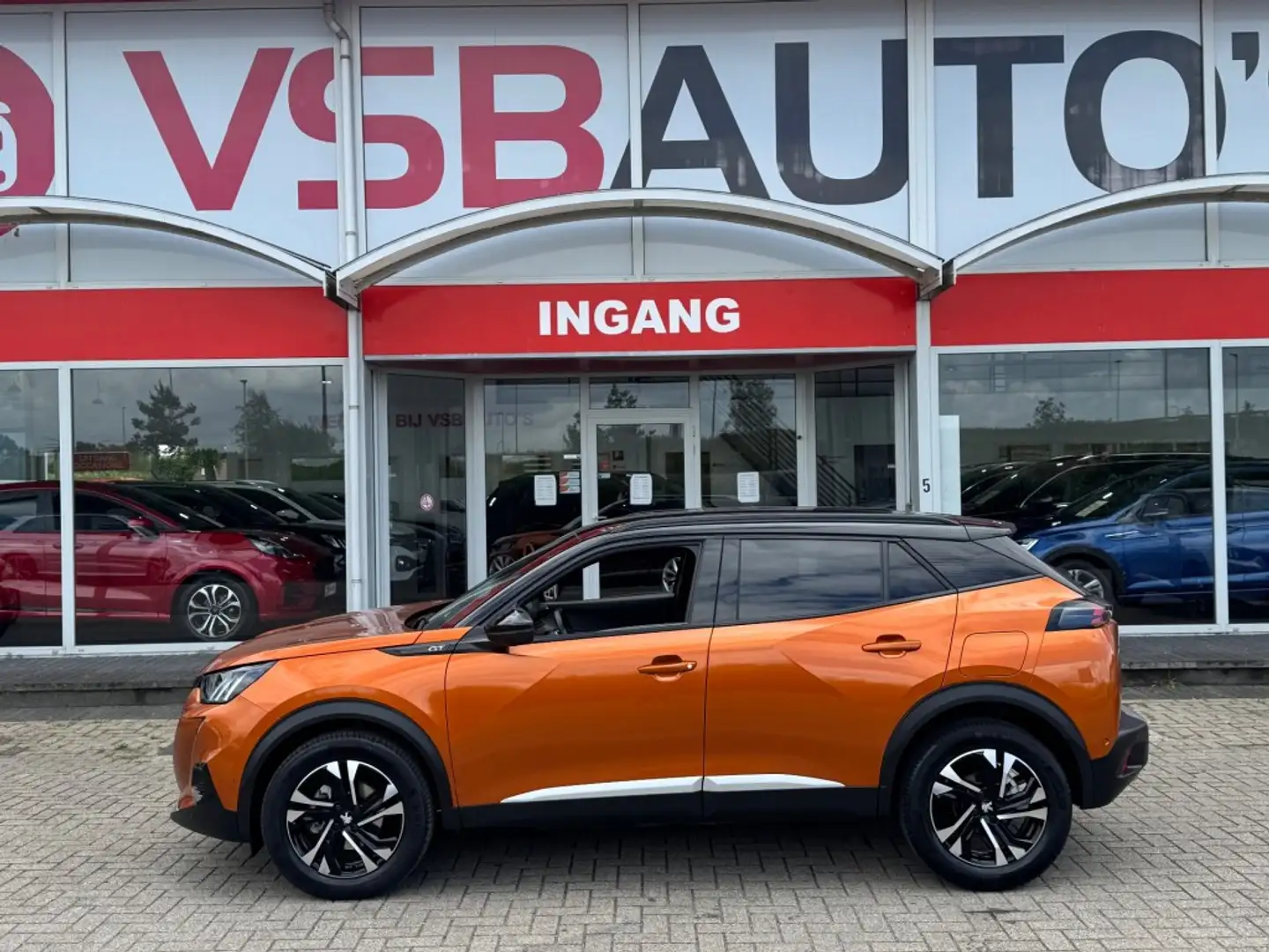 Peugeot 2008 1.2 PURETECH AUT. GT NAVI CARPLAY CAMERA AIRCO TRE Oranje - 2