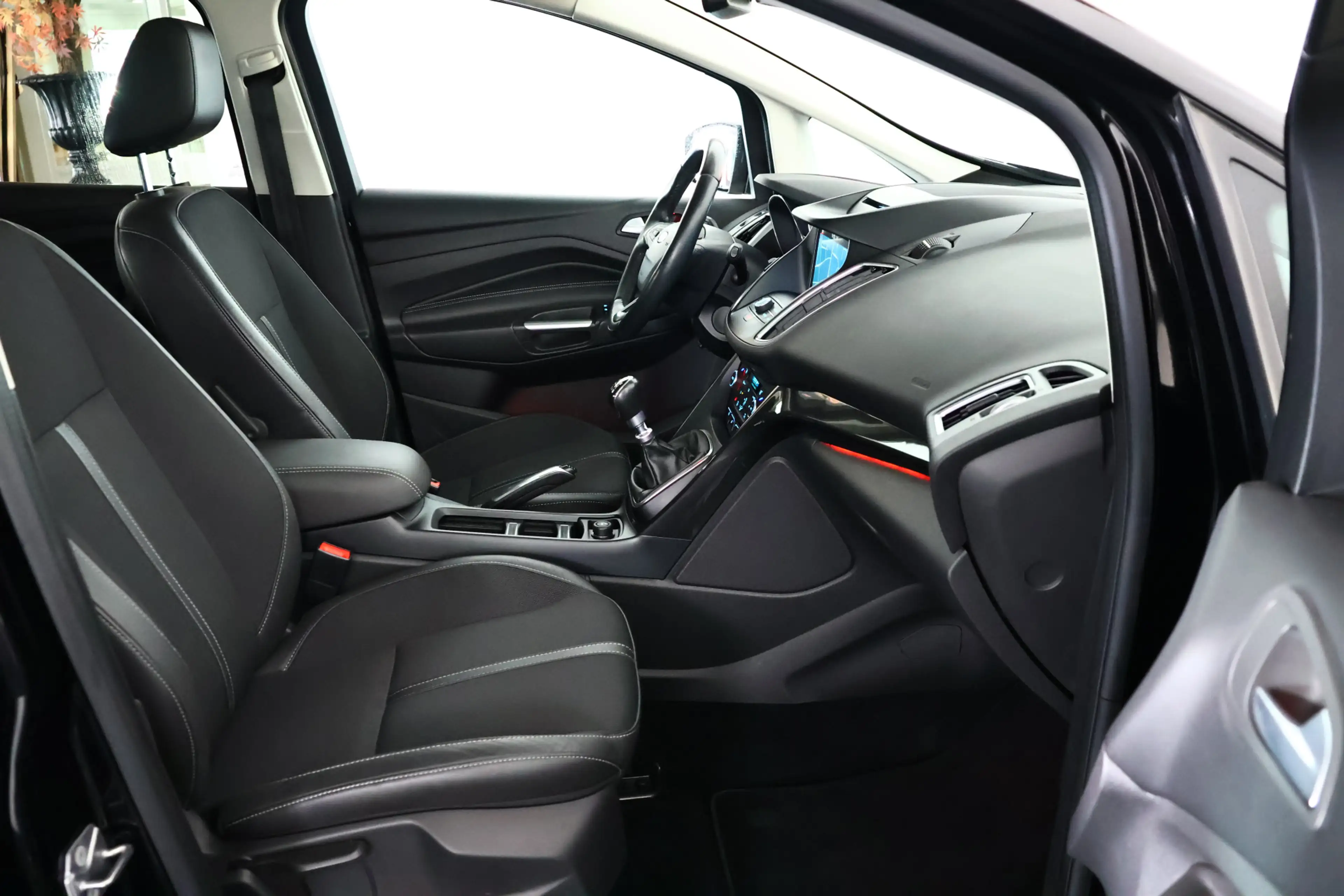 Ford C-Max 1.0 Titanium / Panorama / Navi / CarPlay / Cam — photo 11