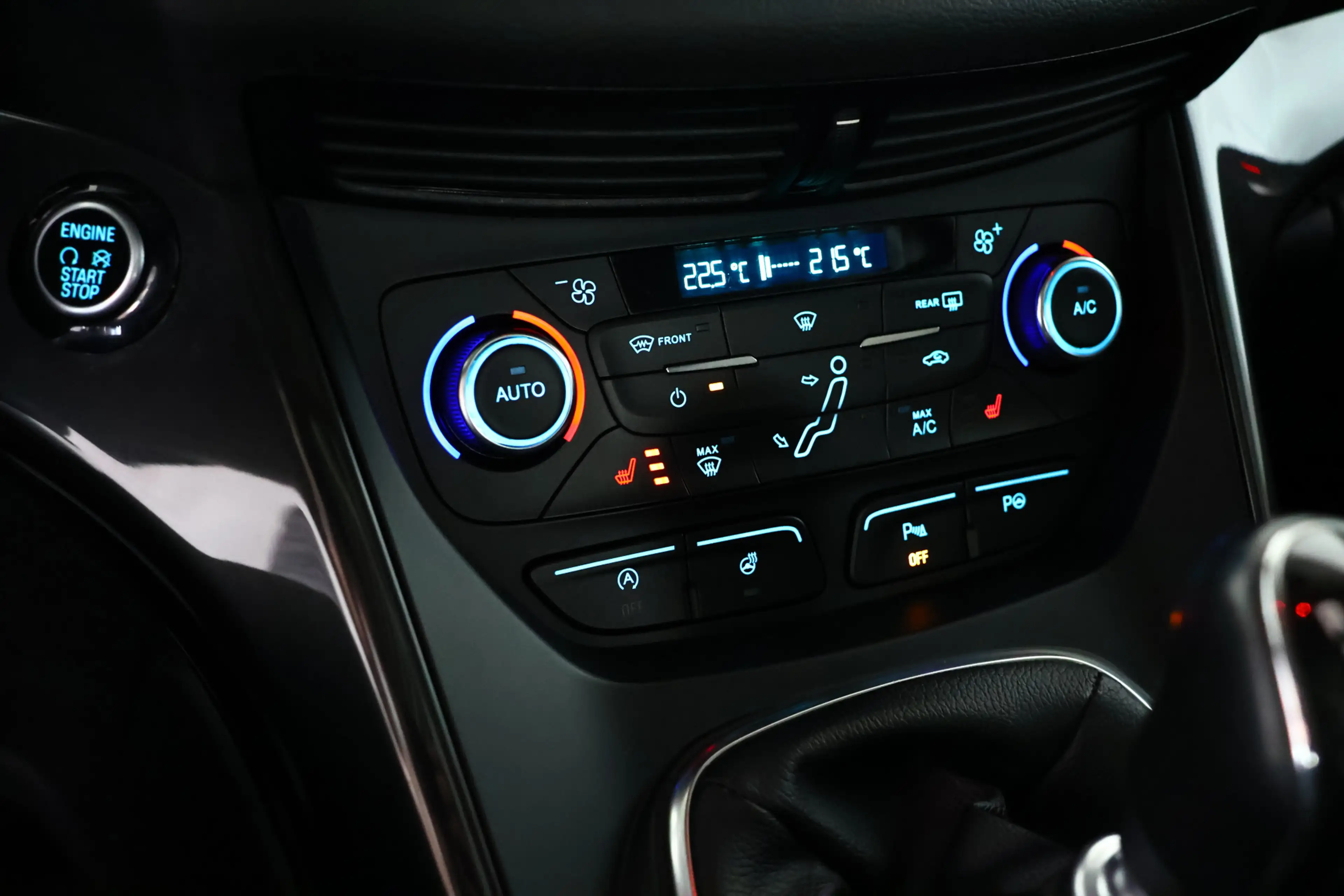 Ford C-Max 1.0 Titanium / Panorama / Navi / CarPlay / Cam — photo 22
