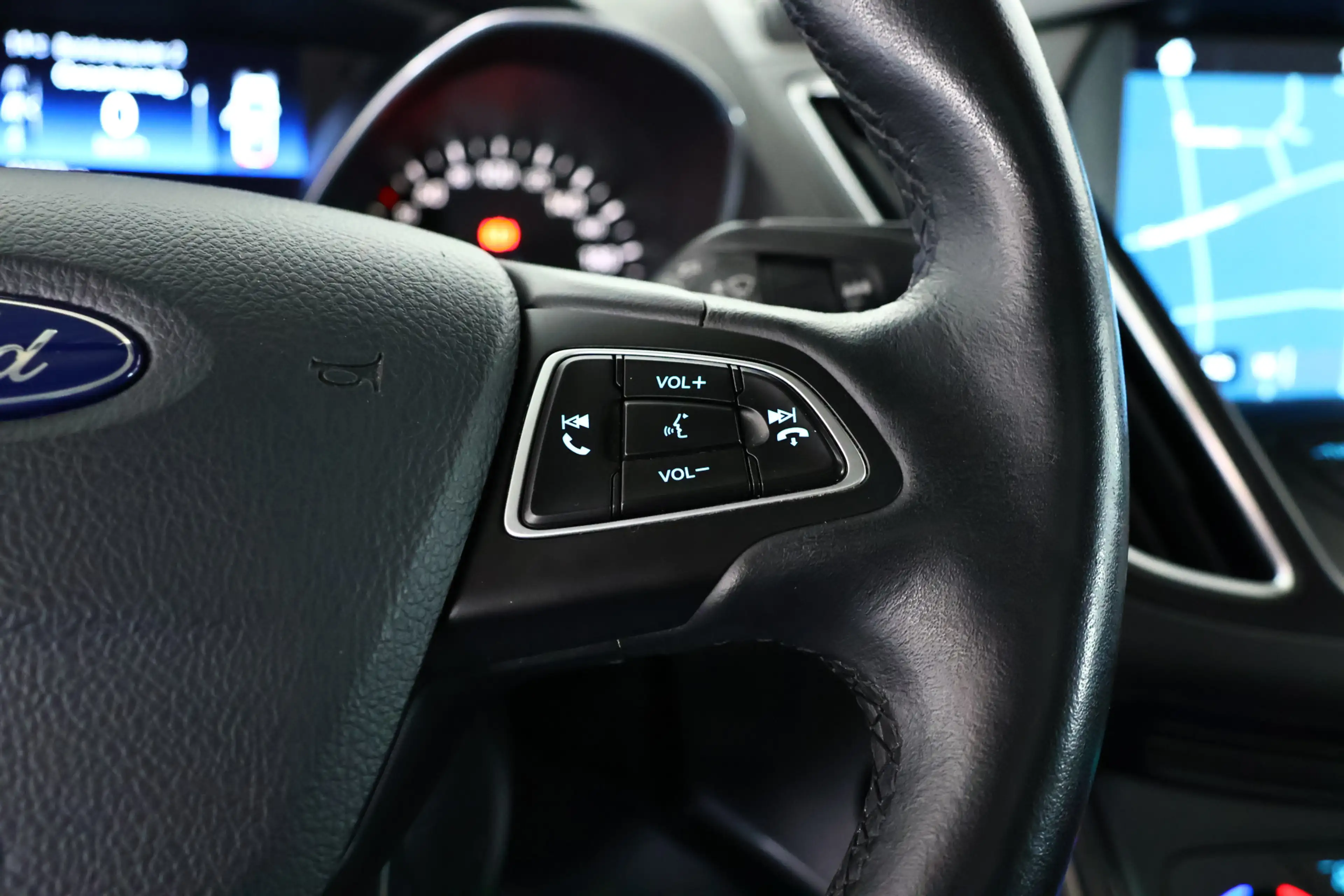 Ford C-Max 1.0 Titanium / Panorama / Navi / CarPlay / Cam — photo 26