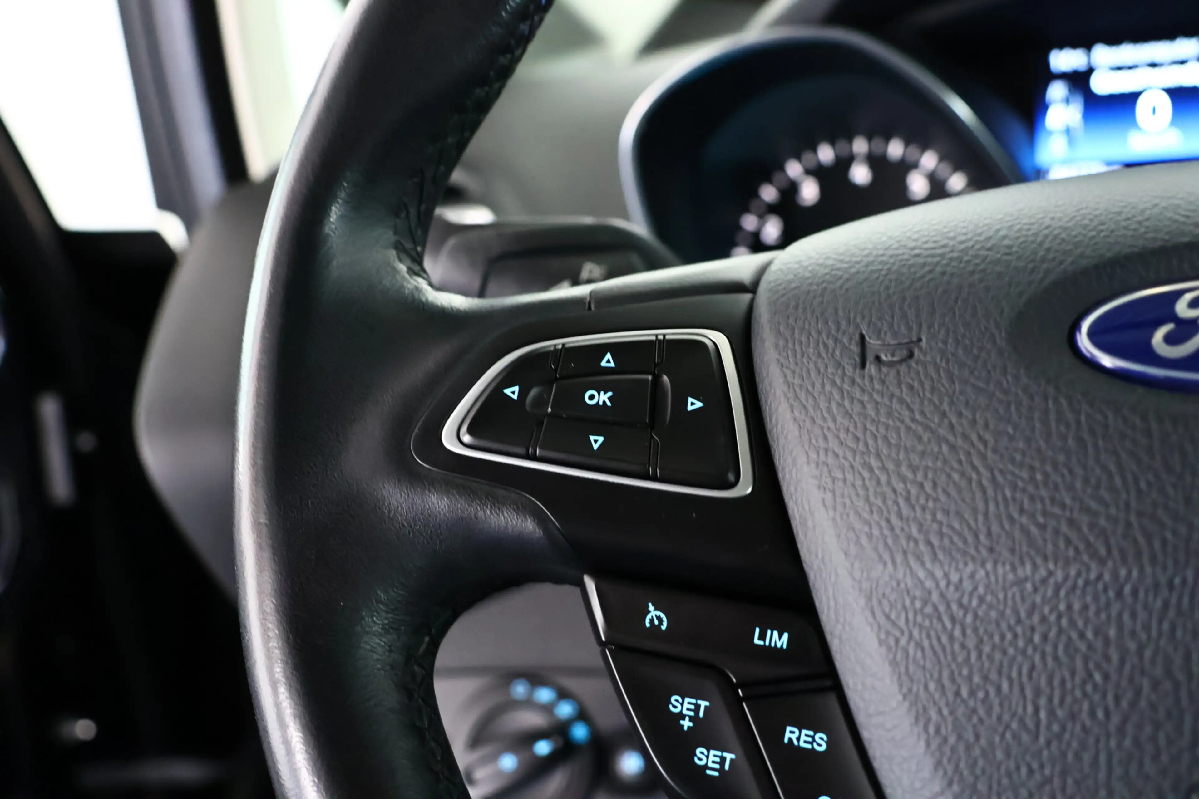 Ford C-Max 1.0 Titanium / Panorama / Navi / CarPlay / Cam — photo 24