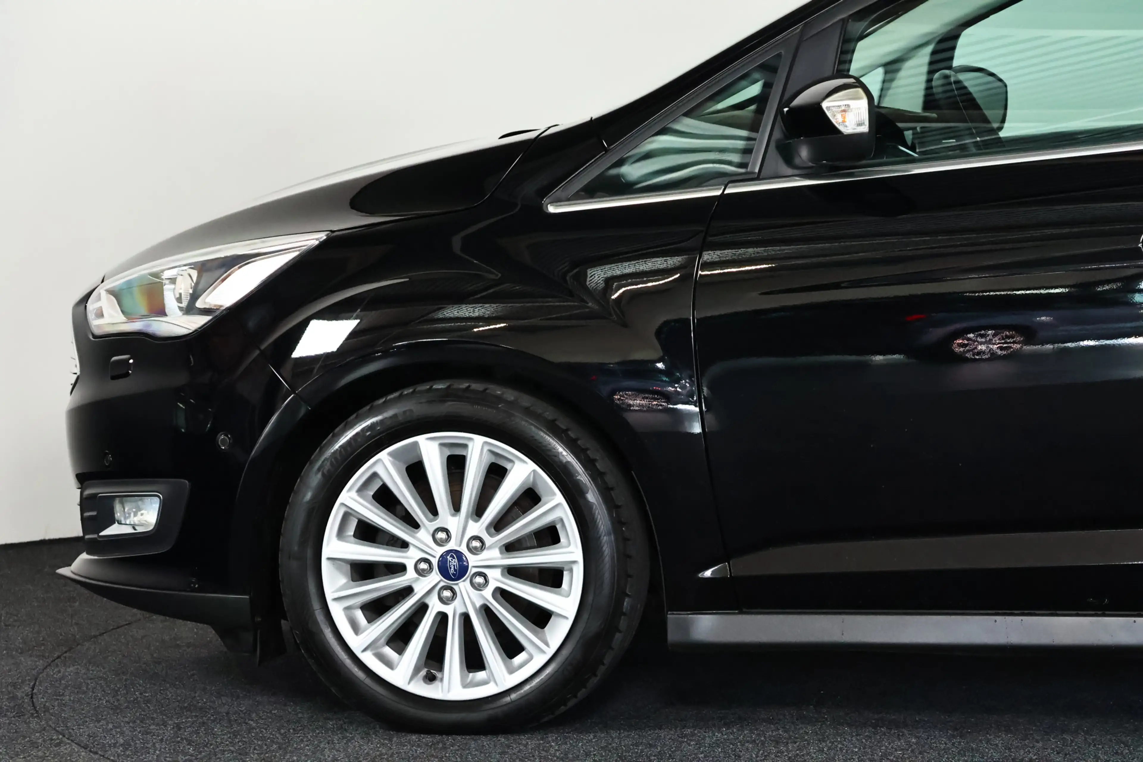 Ford C-Max 1.0 Titanium / Panorama / Navi / CarPlay / Cam — photo 28