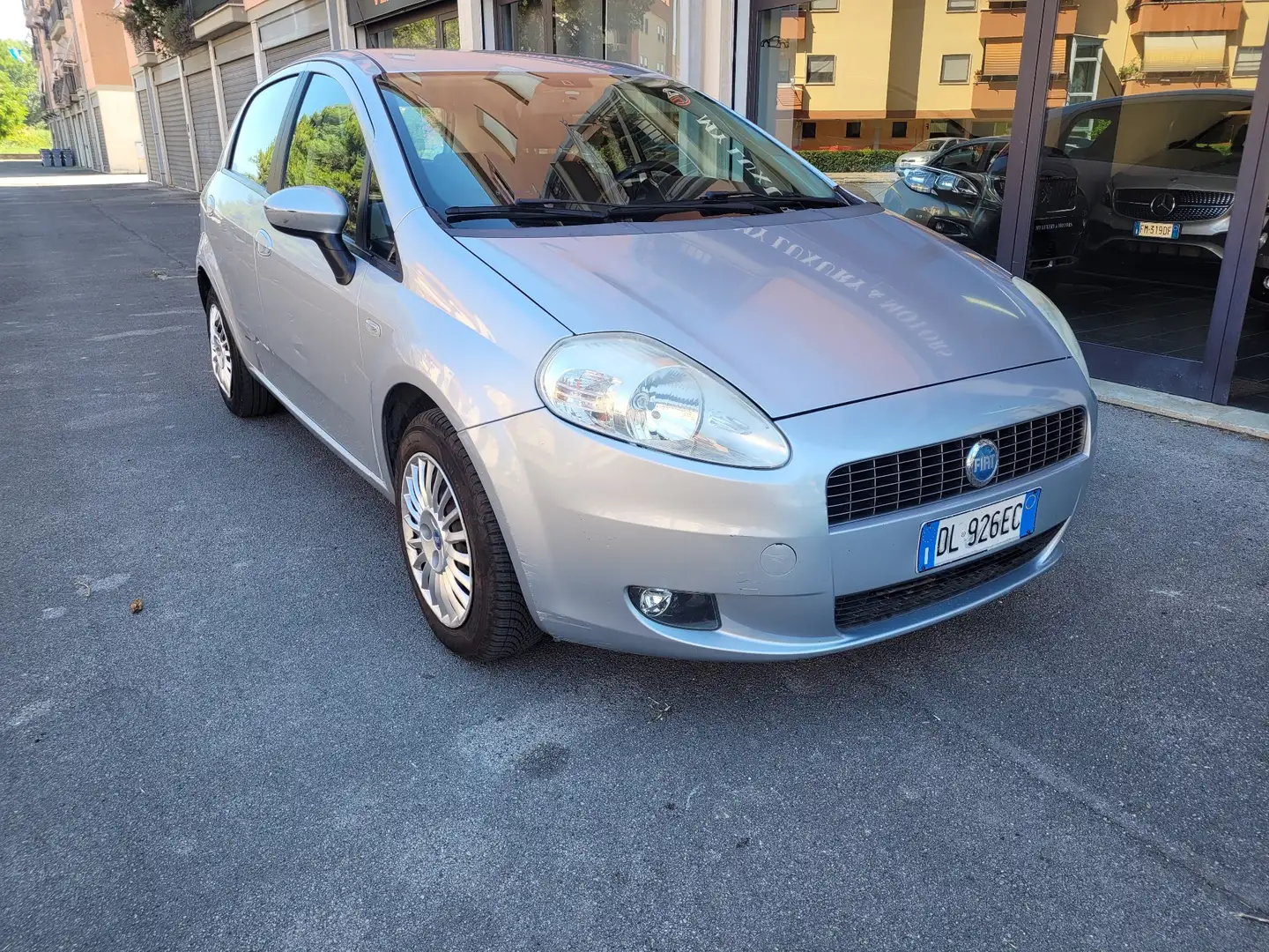 Fiat Grande Punto 5p 1.2 Active c/clima 65cv - 1