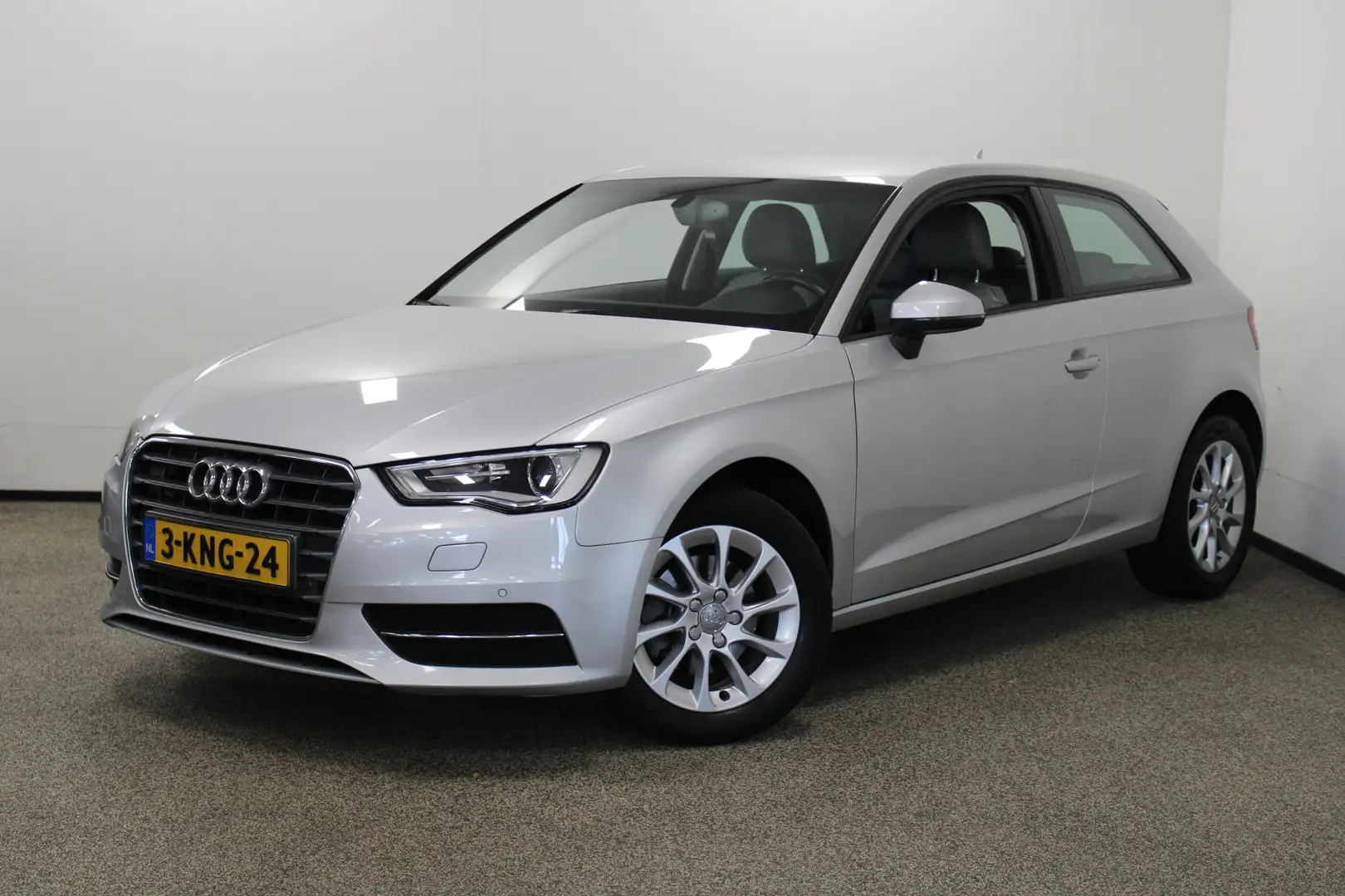 Audi A3 1.2 TFSI Attraction Pro Line plus Grijs - 1