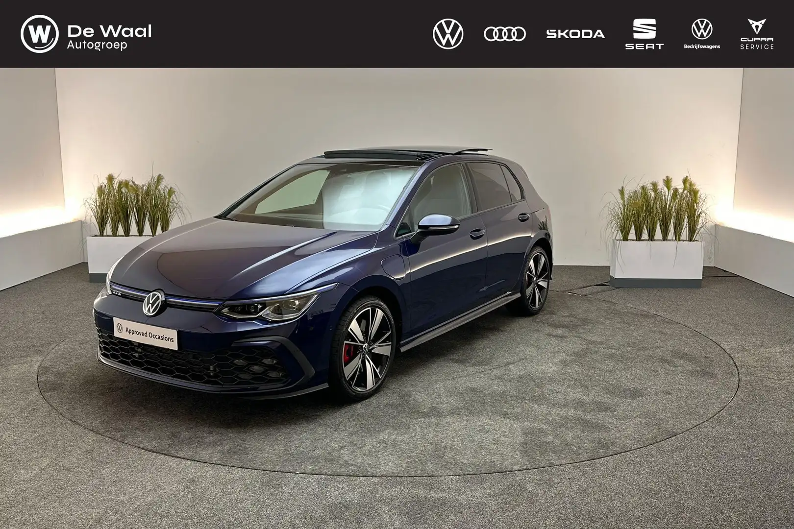 Volkswagen Golf GTE 1.4 245pk DSG eHybrid | Panoramadak, Park Assist, Blauw - 1