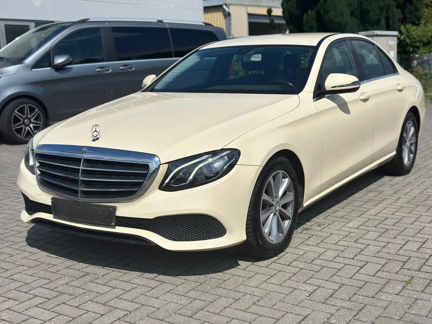 Mercedes-Benz E 200 d Automatik*Navi*Kam*Klima*LED*Euro 6* Beige - 1