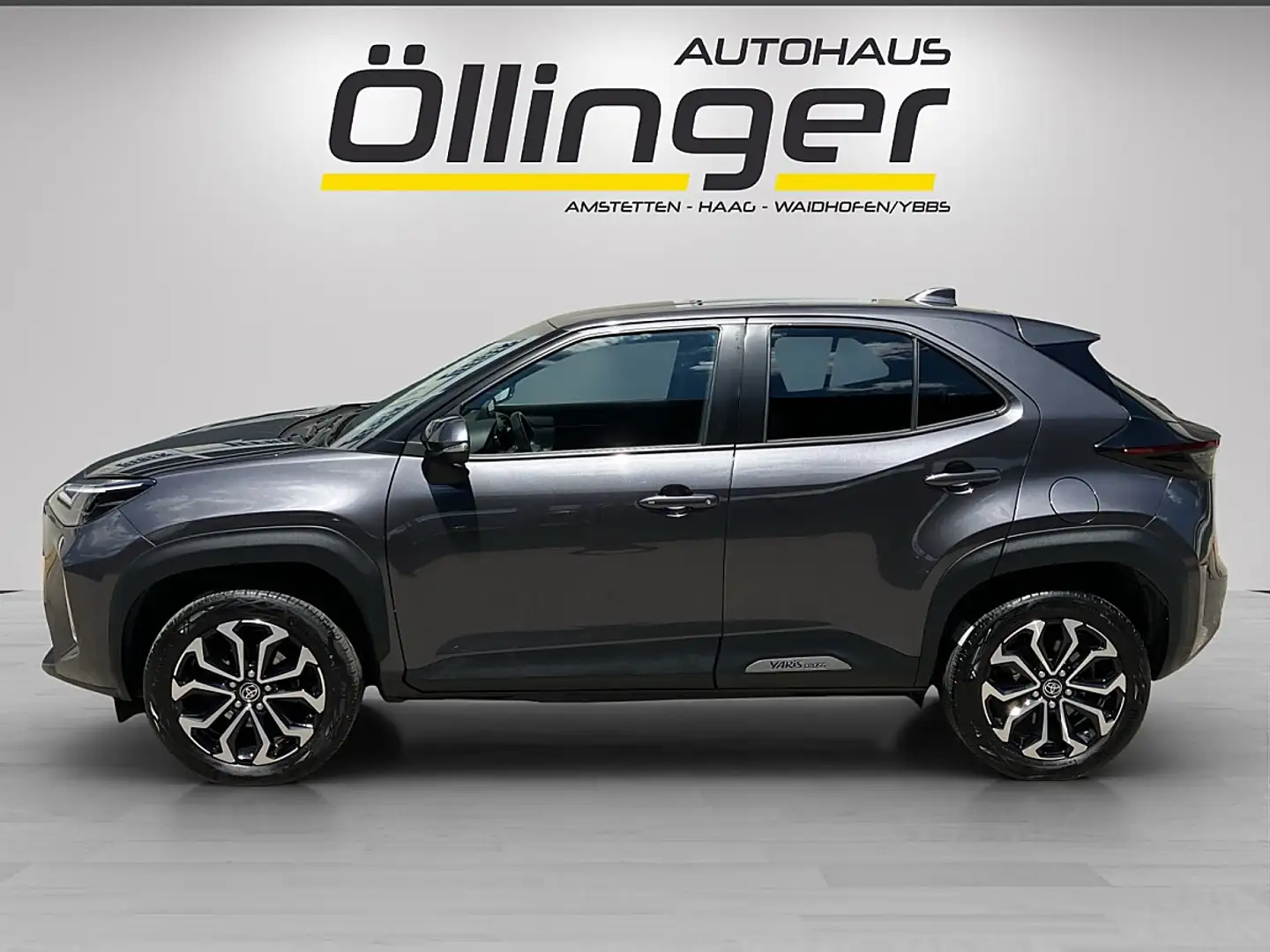 Toyota Yaris Cross 1,5 VVT-i Hybrid Active Drive Aut. Grau - 2