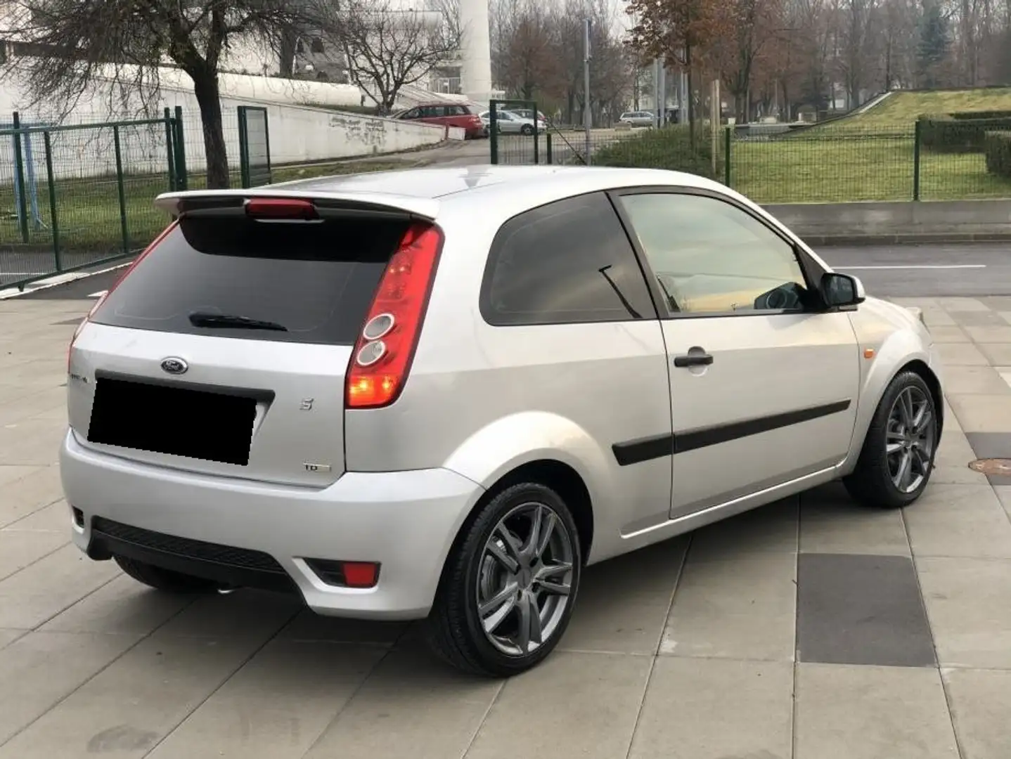 Ford Fiesta Fiesta 1.4 TDCiGhia - 2