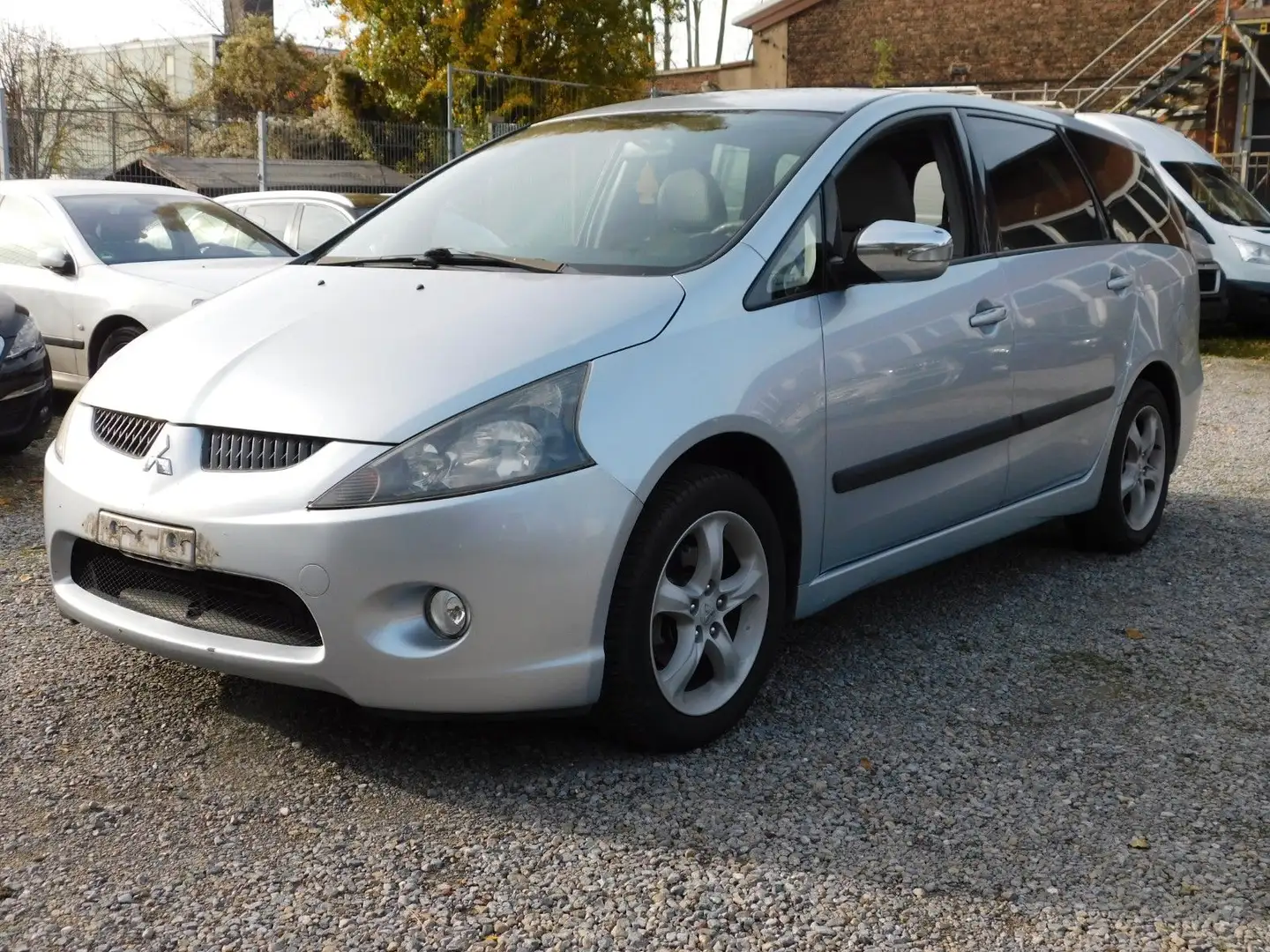 Mitsubishi Grandis 2.4 Intense/6Sitzer Ezüst - 1