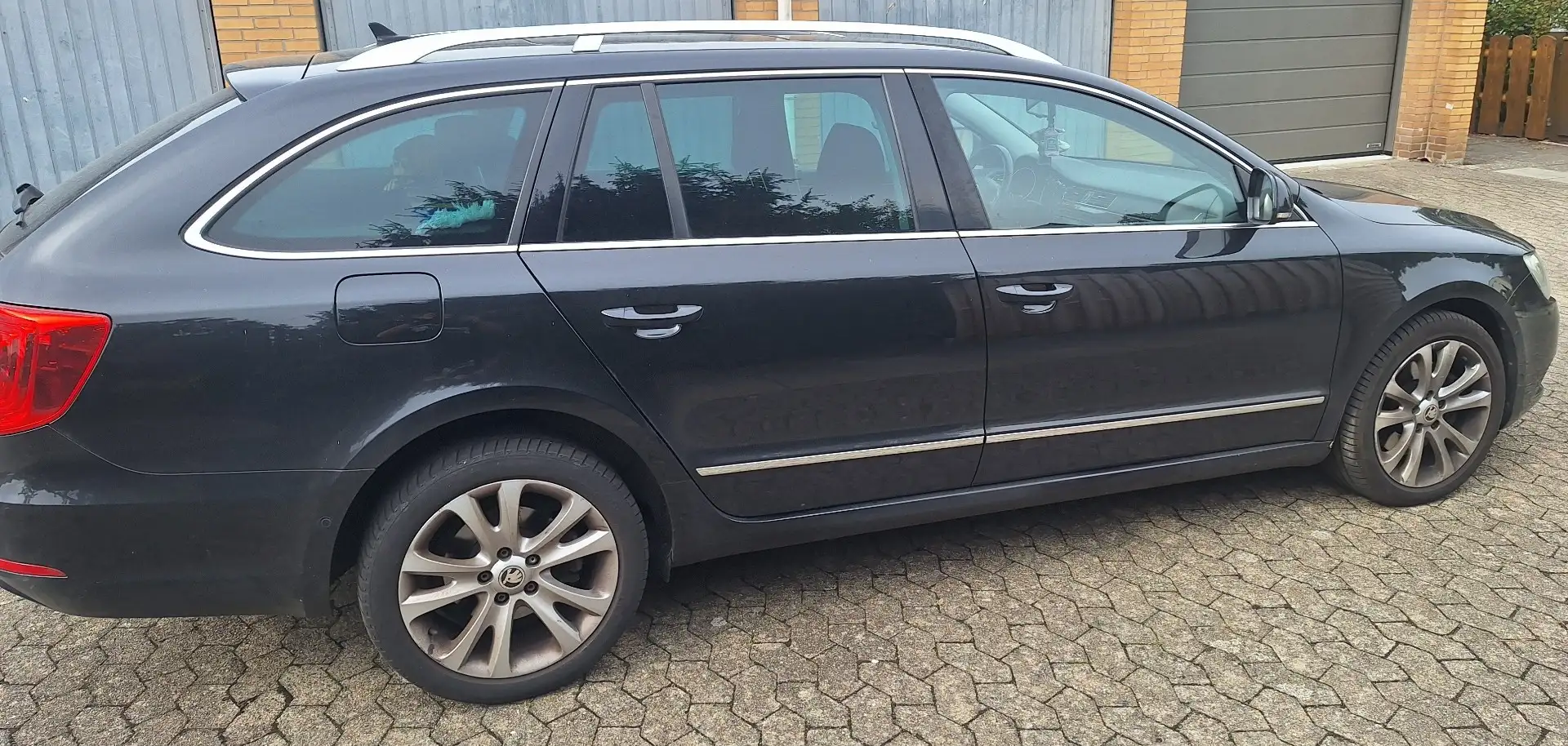 Skoda Superb Combi 2.0 TDI Green tec Elegance Black - 2