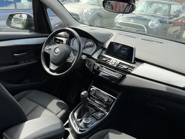 BMW 2 Series view 13