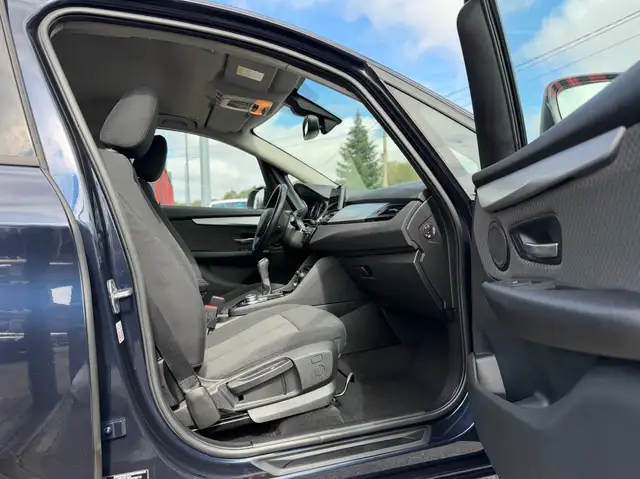 BMW 2 Series view 10