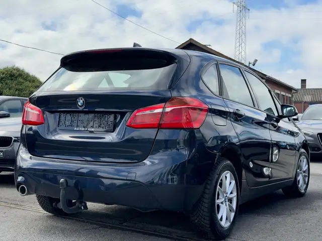 BMW 2 Series view 4