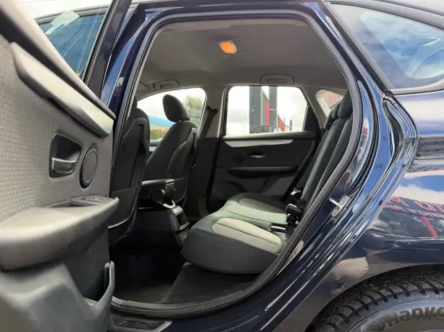 BMW 2 Series view 8