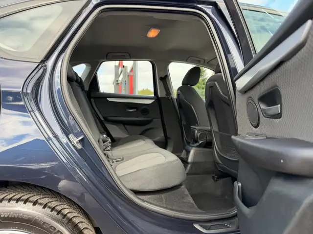 BMW 2 Series view 9