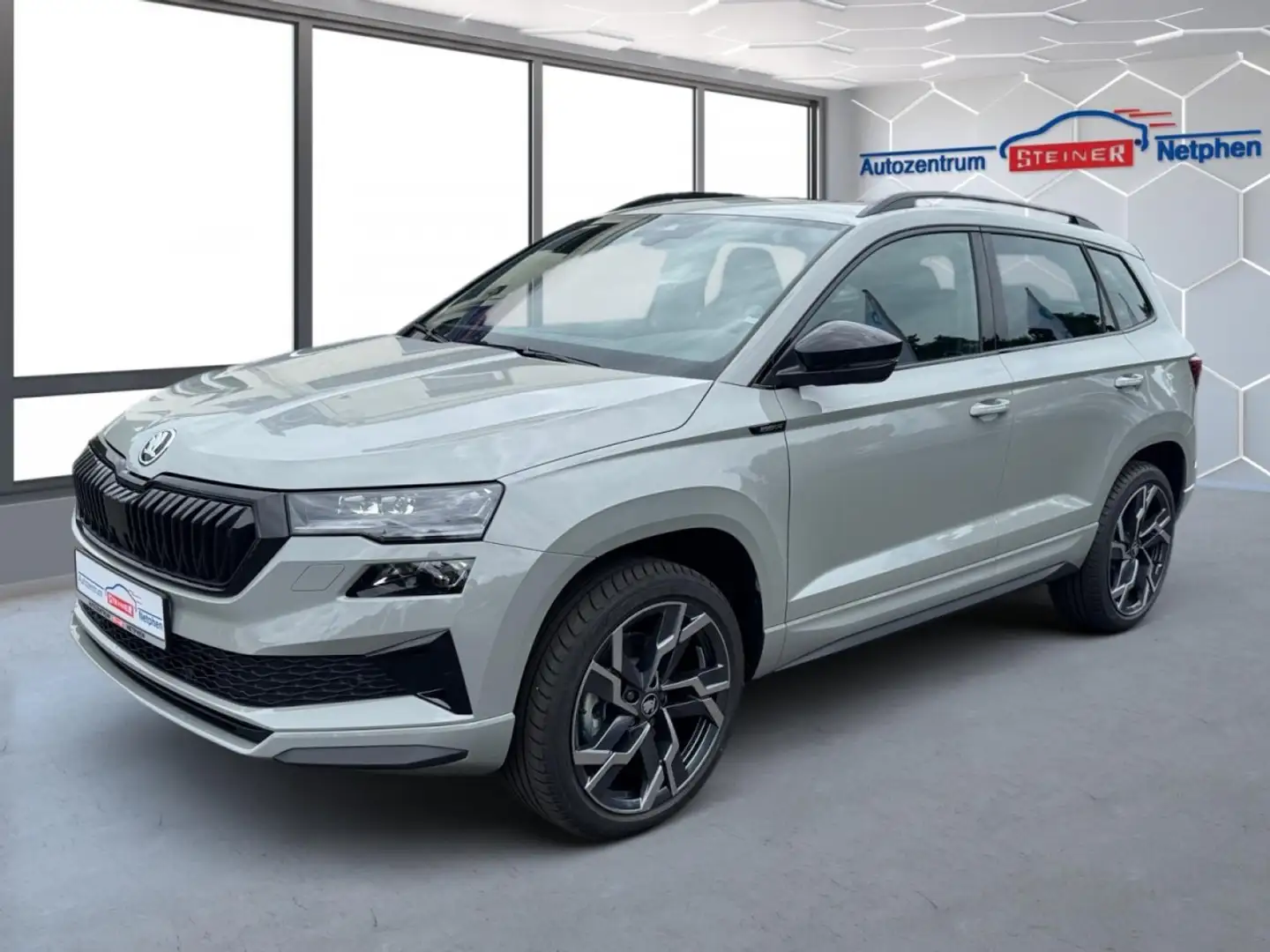 Skoda Karoq Sportline 2,0 TSI DSG 4X4 Matrix Pano AHK Klima Gris - 2