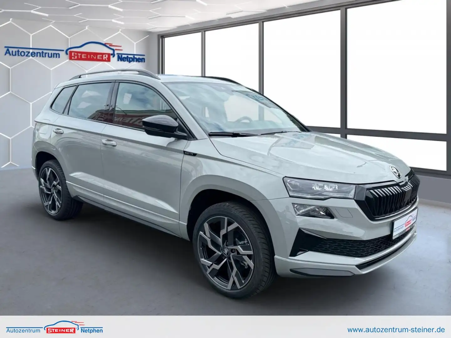 Skoda Karoq Sportline 2,0 TSI DSG 4X4 Matrix Pano AHK Klima Gris - 1