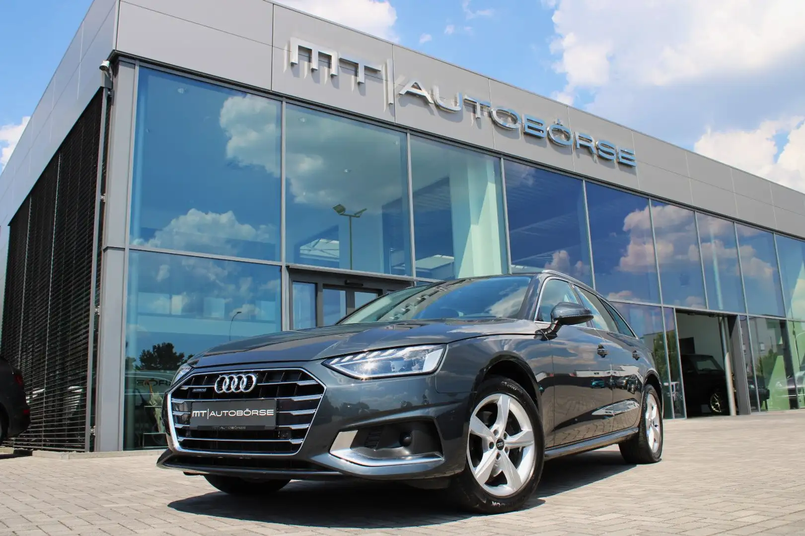 Audi A4 AVANT 40 TDI QUATTRO + ADVANCED/AHK/LED/STHZG Gris - 1