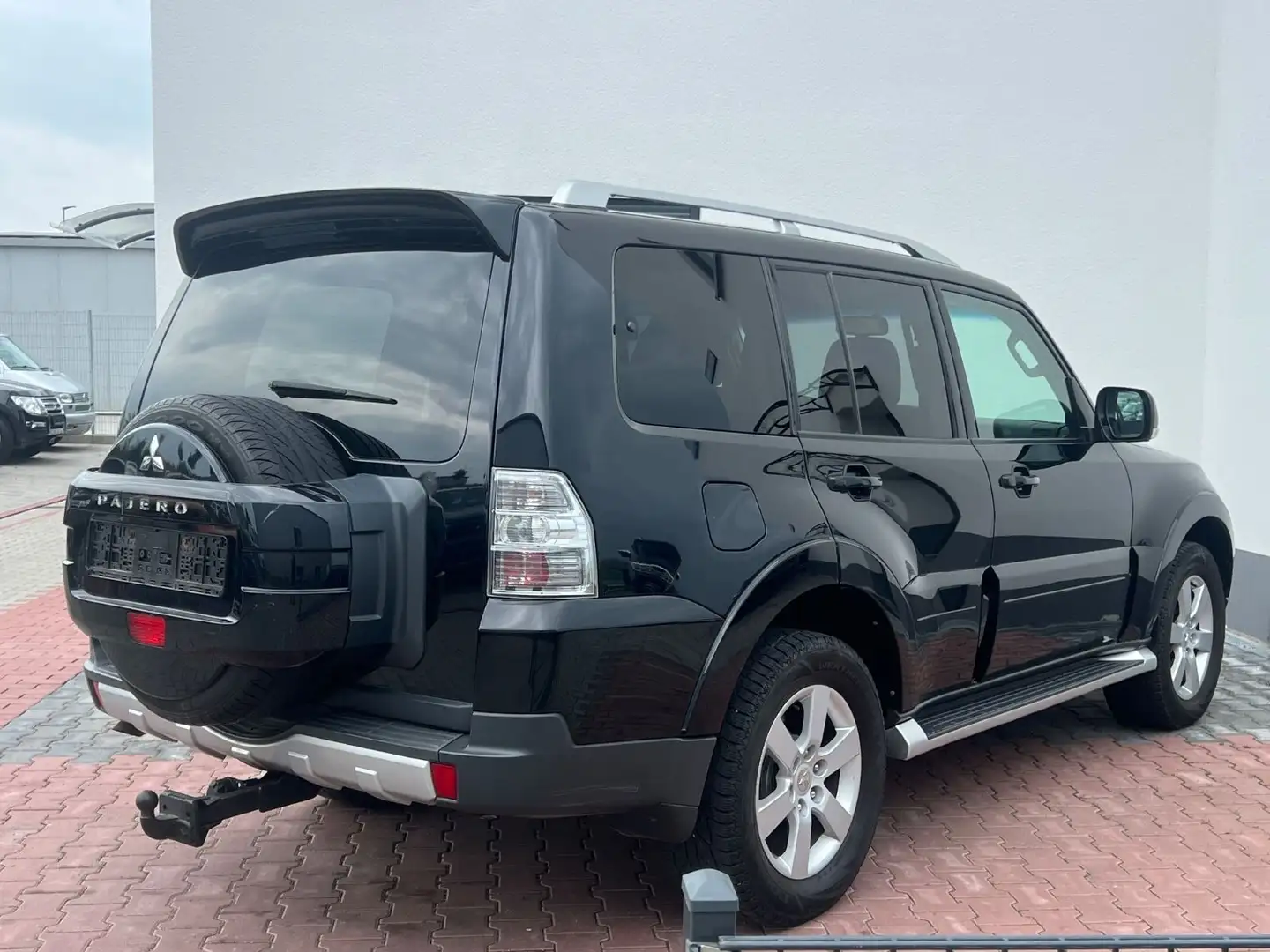 Mitsubishi Pajero 3.2 DI-D Intense*AHK 3,3To*SHZ*7SITZER* Negro - 2