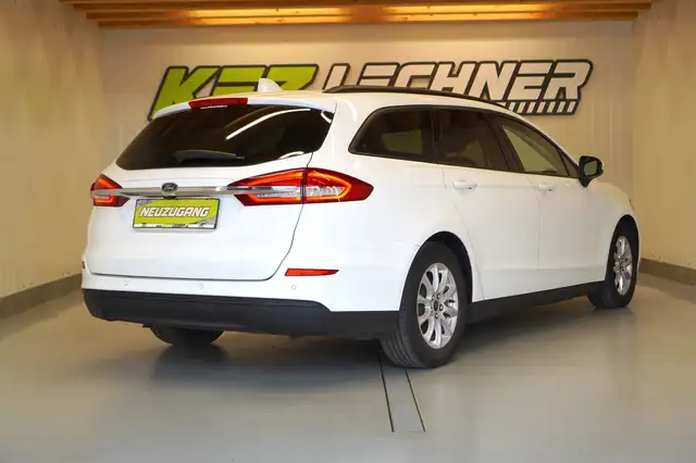 Ford Mondeo view 4