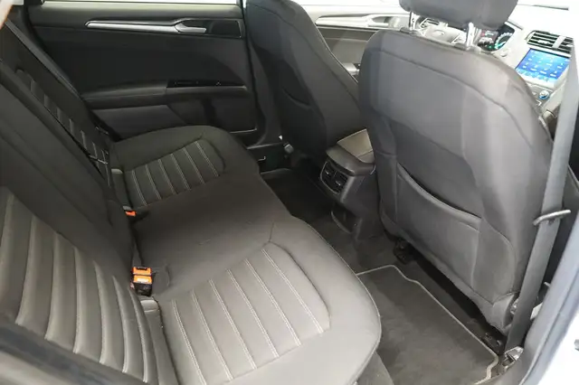 Ford Mondeo view 20