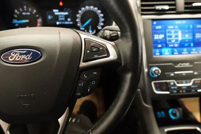 Ford Mondeo view 24