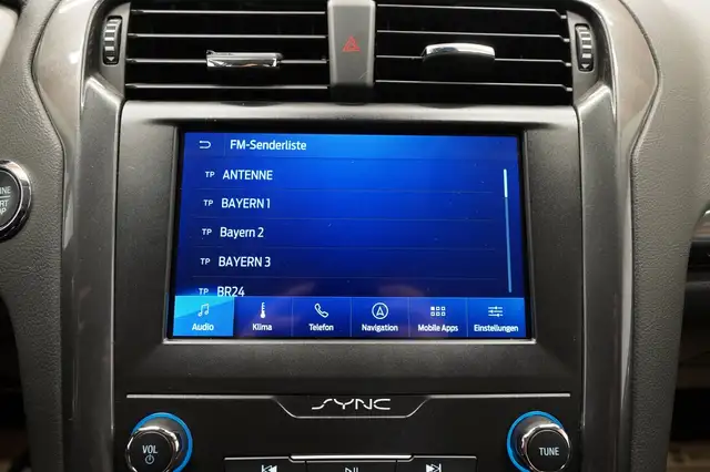 Ford Mondeo view 28