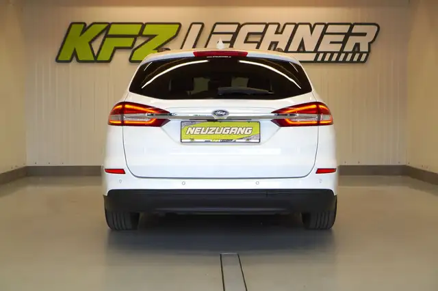 Ford Mondeo view 5