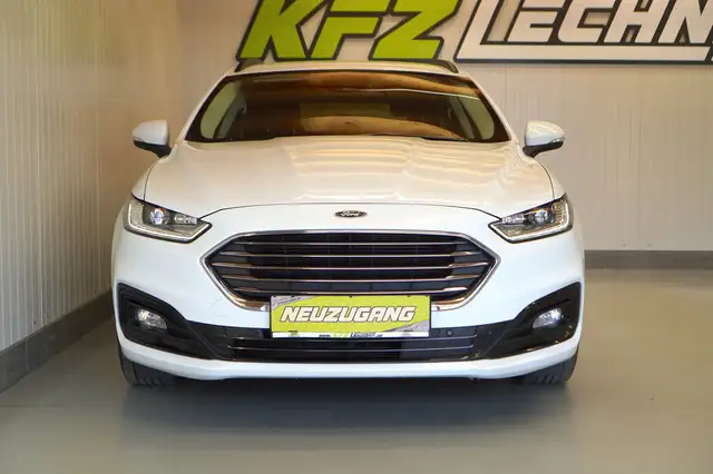 Ford Mondeo view 9