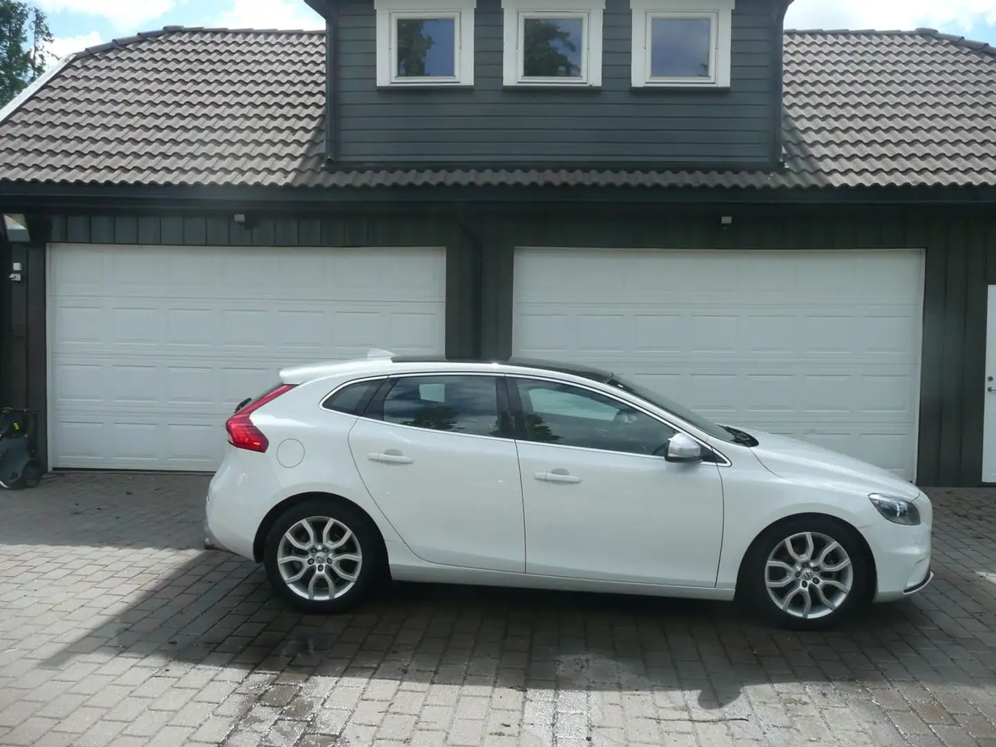 Volvo V40 V40 Business D2 115 Momentum Business Powershift A Blanc - 2
