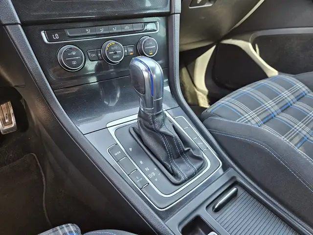 Volkswagen Golf view 13