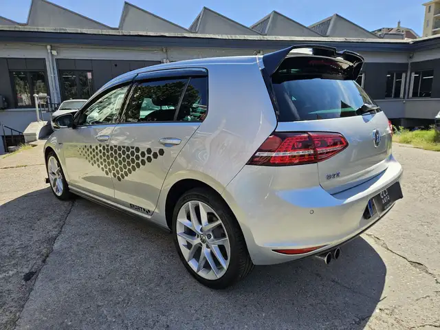 Volkswagen Golf view 6