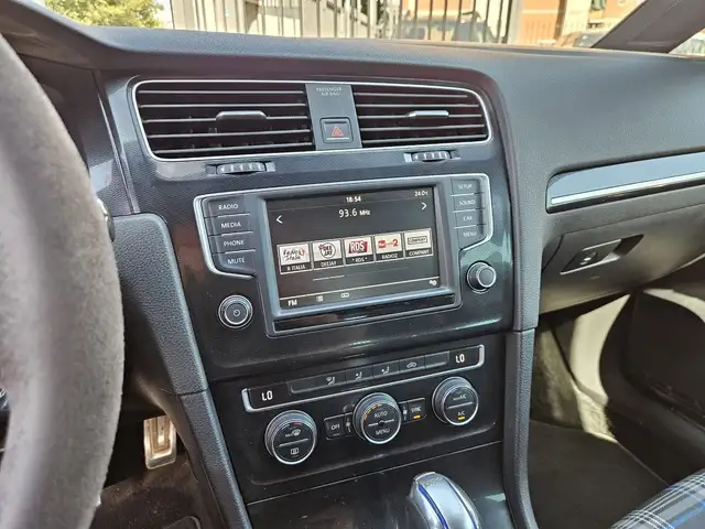 Volkswagen Golf view 12