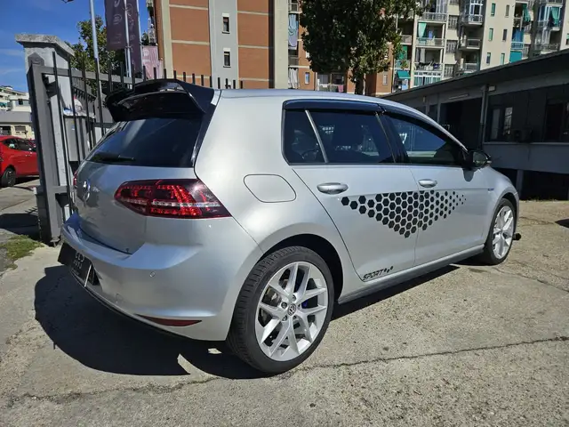 Volkswagen Golf view 4